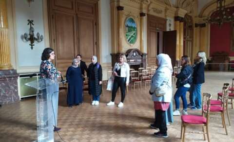Des parents d’élèves visitent la Mairie