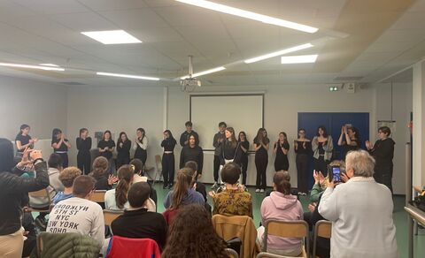 Le Collège Gustave Courbet célèbre l'Europe et le théâtre avec Erasmus+